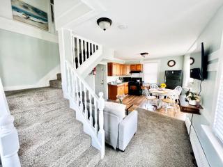 Entire Lovely 3 Bedroom, 2 Bathroom Apartment! 1 Block to the Beach and Boardwalk! - Wildwood - 7