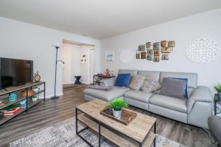 Welcoming Barn, 2 BEDROOM & 1 Bath & Parking - Atlanta - 8