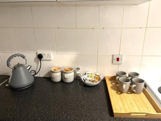 Two bed flat in popular York Rd - Birmingham - 4