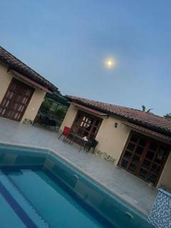 Hermosa Finca Vacacional con Piscina y Lago - 2