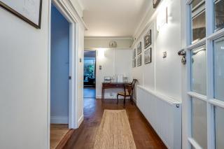 Cavehill View - Elegant 4-bedroom detached house in great location with free parking - Belfast - 1