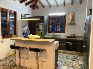 Hermosa Finca Vacacional con Piscina y Lago - 4