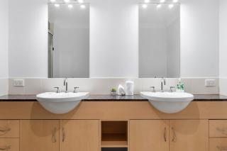 Spacious 3 Bedroom Townhouse in Cairns City - Cairns - 1