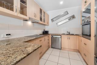 Spacious 3 Bedroom Townhouse in Cairns City - Cairns - 8