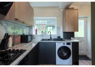 Cozy 3 BD House, Perfect for Large Group of 6 - 9