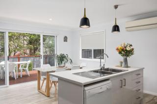 Free night on us this winter at Tallwood by the Sea - Mollymook - 0