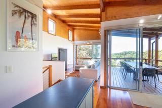 Sea View + Sleeps 8 + 3 mins to Beach - 4