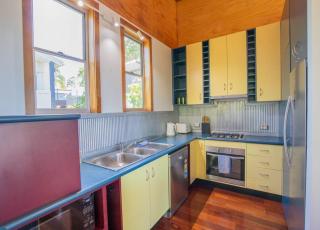 Sea View + Sleeps 8 + 3 mins to Beach - 1