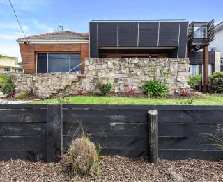 BYO Linen - Absolute Beachfront Views Apollo Bay - 2