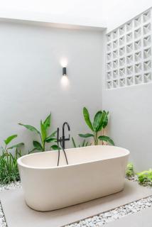 Villa LouLou Bali - Brand New Tropical 3BR Villa Next to Canggu - 5