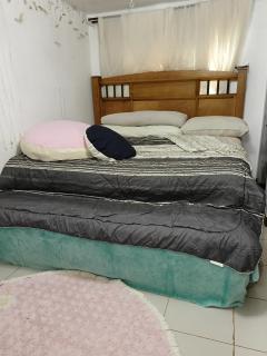Cozy condo with KING-size bed, 70inch Samsung SmartTV , in calm Urban Deca Homes Tipolo complex - Mandaue - 9