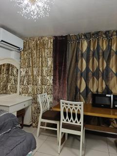 Cozy condo with KING-size bed, 70inch Samsung SmartTV , in calm Urban Deca Homes Tipolo complex - Mandaue - 7