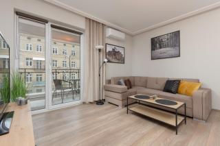 Modern One Bedroom Apartment with Parking in Łódź by Renters Prestige - Łódź - 0