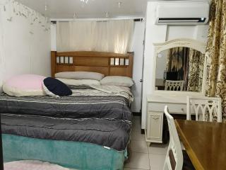 Cozy condo with KING-size bed, 70inch Samsung SmartTV , in calm Urban Deca Homes Tipolo complex - Mandaue - 0