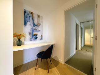 2BR 2 BATH, Balcony, City View, Southbank - 3