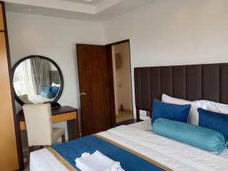 OCEAN BREEZE - WAVES LUXURY CONDO - 4