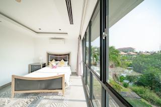 The Ocean Villa Resort Pool View Beachfront Da Nang - Da Nang - 3