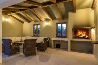 Villa Rajana for 14 persons with kids playground & pool heating in Central Istria - Svetvinčenat - 1