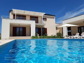 Villa Dora in Central Istria kids friendly with private pool and playground for 10 persons - 3