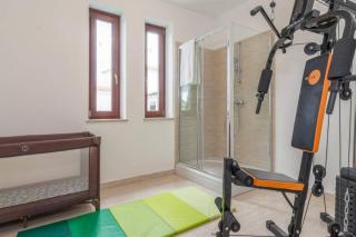 Villa Dora in Central Istria kids friendly with private pool and playground for 10 persons - Svetvinčenat - 6