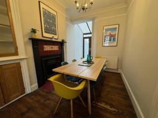 Large CityCentre Townhouse & Hot Tub, Pool Table and Offroad Parking - 6