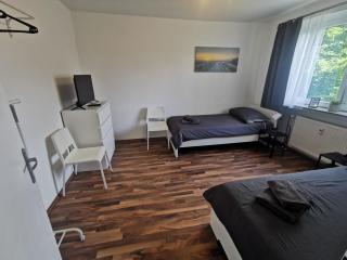 Cozy & Spacious Apartment with Balcony - 8