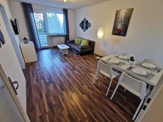 Cozy & Spacious Apartment with Balcony - 0