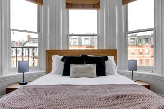 Back Bay Studio w wd nr Copley T BOS-782 - 1