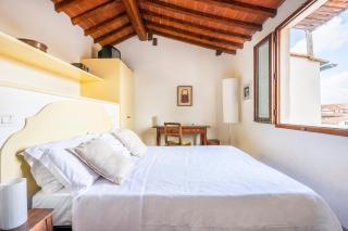 Piazza Santa Croce - 7