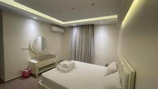 Luxury Host -211- Dream Land - 0