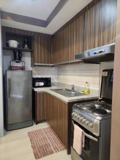 KL Tower Cosy Studio with Balcony Sauna Gym Pool near Greenbelt - Manila - 6