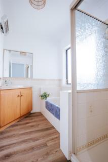 Red Door On Cade - 5