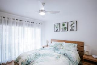 Red Door On Cade - 3