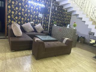Mallikas Swastik Homestay - Noida - 9