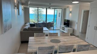 Dwell @ 22, Oceanfront Apartment - Bargara - 6