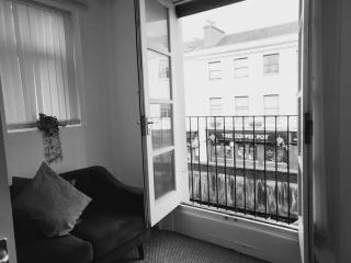 High Street, 2 bed, newly refurb - Leamington Spa - 3
