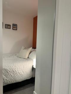 Harrys Home - Contractors & Business professionals - 2 Parking spaces - 4 Large Bedrooms & 2 Bathrooms - Pool table - Table Tennis - Darts - Games console - near NEC - 1