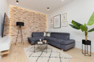Loft Apartment with Parking in Warsaw by Noclegi Renters - Varsavia - 0