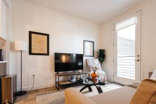 Elegant Apartment in the Heart of Hollywood - 1