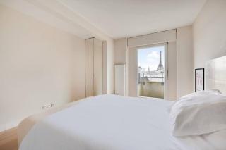 Eiffel Tower View - Charming Artist Apartment - GetHosted - 1