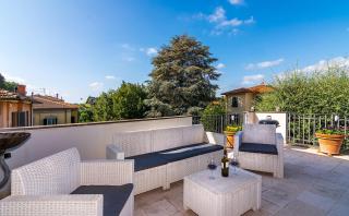 Villa Cecilia, Facing Lucca's City Walls - Lucca - 2