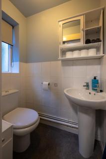Town Centre Cottage 3 Bedroom inc Parking (1 car) - 1