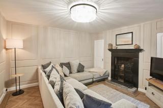 Whitby Boutique - Market Quarters - 1