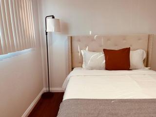 Charming 3BR Retreat near Disneyland Downtown LA! - 7