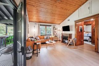 Riverfront Cabin wFirepit Pool Table Porch WiFi - Hedgesville - 0