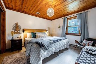 Riverfront Cabin wFirepit Pool Table Porch WiFi - 8
