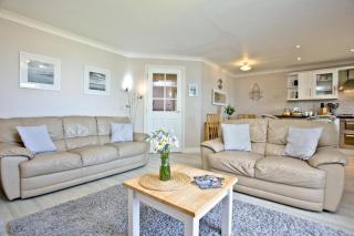 Fistral beachside escape - dramatic ocean views - 8