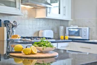 Fistral beachside escape - dramatic ocean views - 5