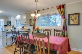 Durham Home Floor-to-Ceiling Windows with View - Durham - 3