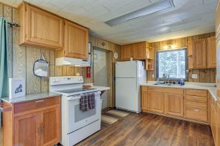 Lakefront Townsend Cabin with Fire Pit and Dock! - - 1